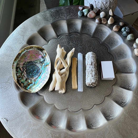 Hand Crafted Smudge Kit Natural Wood Stand - Picture 5 of 13